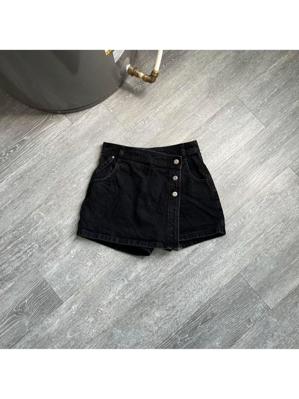 Black “Zara” Mini Denim Button-Up Mini Skirt / Shorts (Tagged Women’s XS)